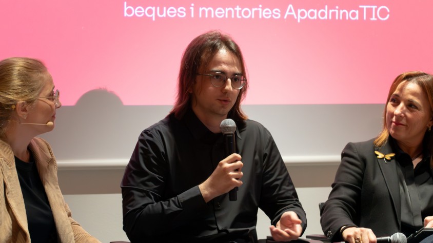 Raúl Rabadán, un dels estudiants apadrinats de l'edició de 2024, valora que l'experiència l'ha permès conèixer millor les empreses TIC catalanes i veure aplicacions pràctiques dels coneixements informàtics apresos a la universitat