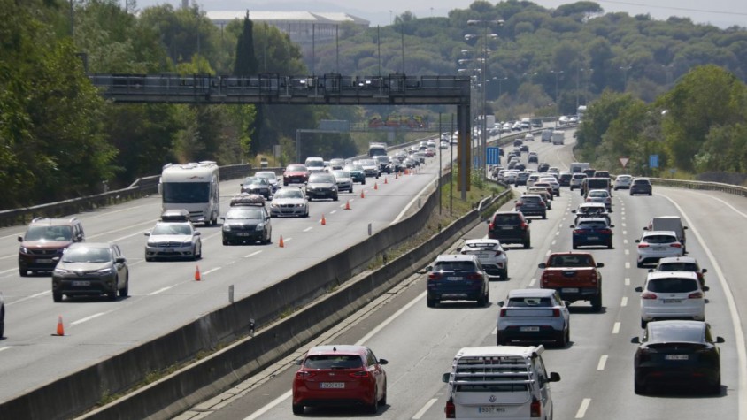 Una de les carreteres monitorades és l’AP-7 on, segons les dades, es poden prendre mesures com restringir el trànsit pesat o activar els senyals de velocitat variable