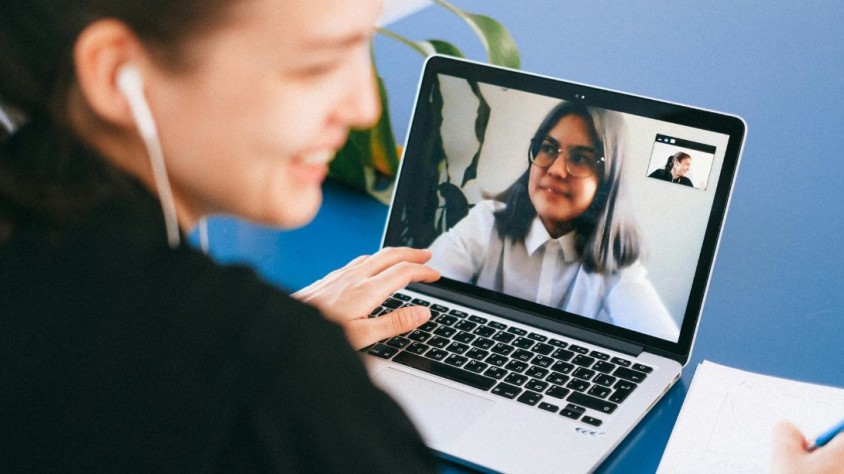Des de la Covid-19, Skype es va veure superada per apps alternatives que també proposaven trucades de veu i vídeo com el mateix Microsoft Teams o Zoom