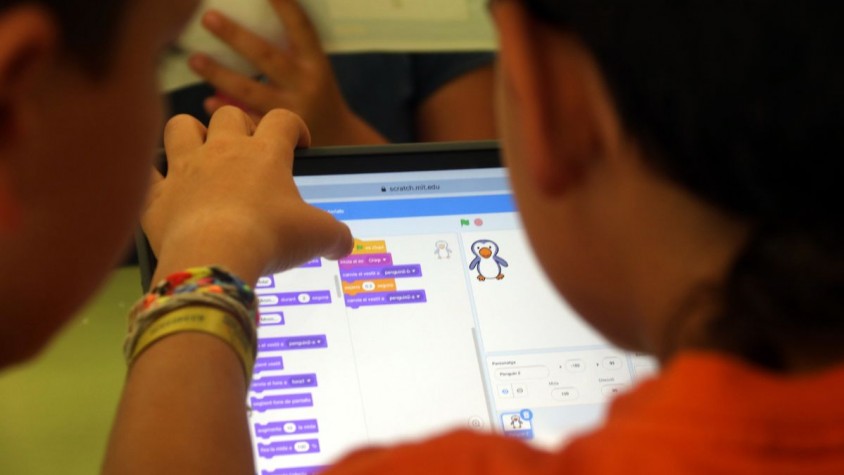 L’enfocament principal és ajudar els infants amb problemes d’aprenentatge, però els creadors creuen que també pot millorar les capacitats de càlcul i lectura a la resta