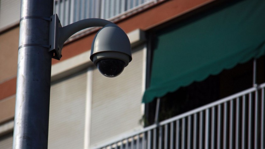 Quan es detecti un avís, s’activarà la geolocalització del dispositiu i entraran en funcionament les càmeres de videovigilància que hi hagi a l’entorn
