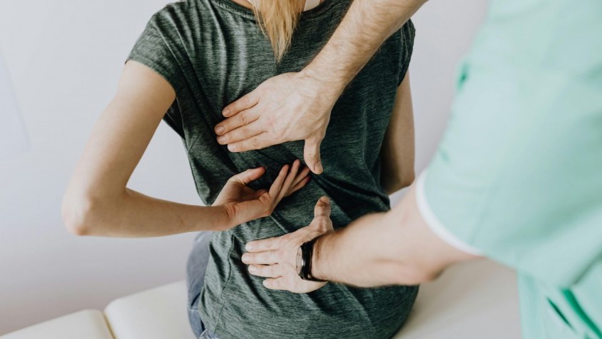 Els nous models basats en intel·ligència artificial permeten entendre millor les causes del dolor lumbar i obren la porta a tractaments més personalitzats
