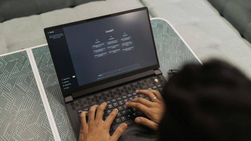 Fins a 330 milions d’usuaris provenen dels Estats Units i, en tot un any, l’eina d’intel·ligència artificial arriba a superar la barrera de les 900.000 milions de sol·licituds