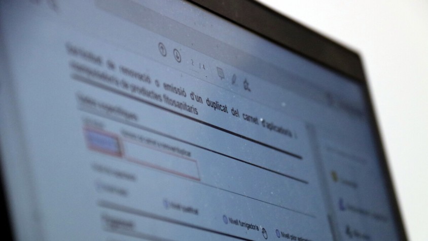 Entre els tràmits digitals amb més impacte a la ciutadania hi ha les ajudes als vehicles elèctrics o els ajuts a renovables en autoconsum i emmagatzematge
