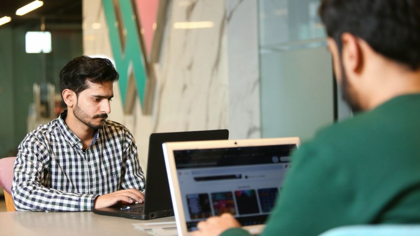 L’informe apunta que les ofertes de feina que demanen coneixements d’eines com ChatGPT, Gemini o Copilot s’han multiplicat per 12 en els últims dos anys