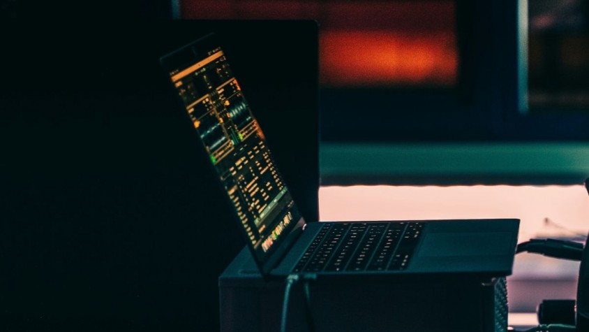 El nou enfocament dels investigadors de l’ICCUB combina dues tècniques innovadores: l’entrenament multicapa (MH) i la regulació unimodular