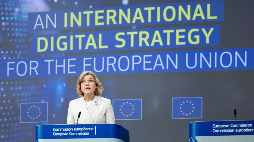 Segons ha explicat la Comissió Europea, tan sols el 13% de les empreses de la UE fan servir la IA en el seu dia a dia i l’objectiu és arribar al 75% en cinc anys