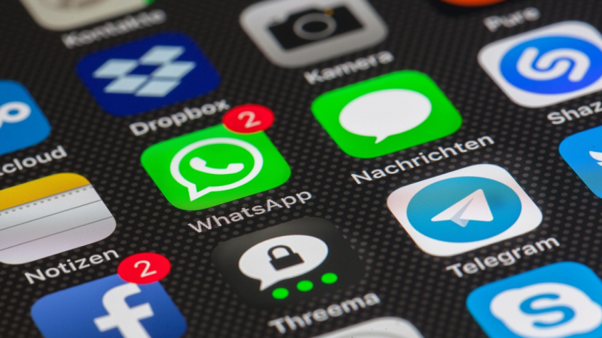 L’estat espanyol vol vetar les xarxes socials als menors de 16 anys i posa el focus en la responsabilitat de les plataformes