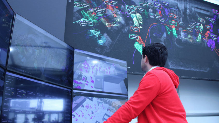 Outsight crea bessons digitals 3D en temps real que permeten entendre com es mouen persones, vehicles o maletes dins d’un aeroport.