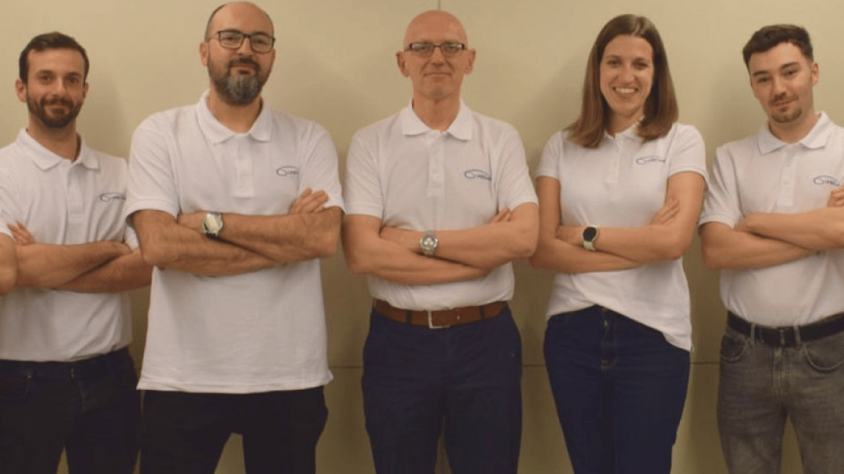 UniScool impulsa una tecnologia de refrigeració líquida directa al xip capaç de dissipar fins a 2000 W per processador en entorns d’IA.