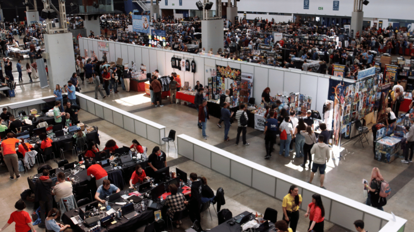 La fira catalana del retro gaming omple La Farga de l’Hospitalet amb més de 400 punts de joc.