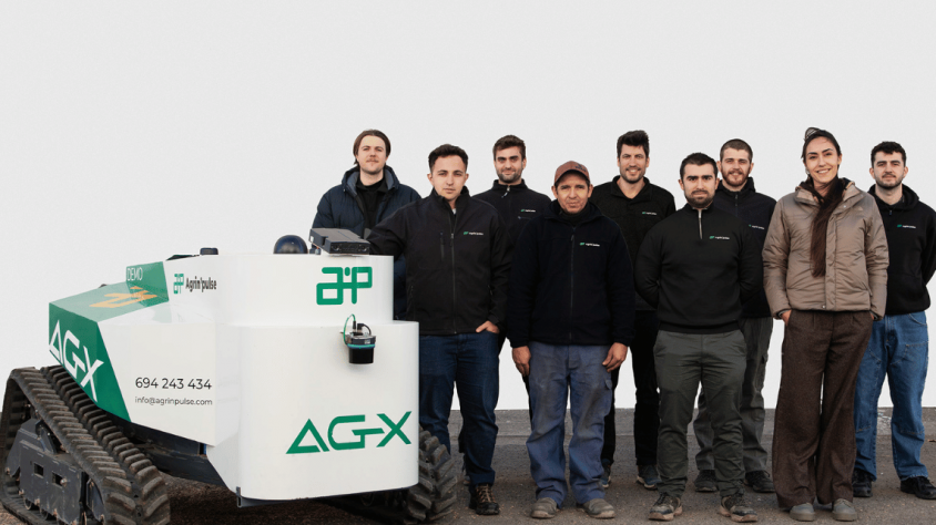 Agrin’pulse ja ha venut les primeres unitats de l’AG-X, un tractor elèctric i autònom desenvolupat per reduir costos, manca de mà d’obra i dependència dels combustibles fòssils en l’agricultura.