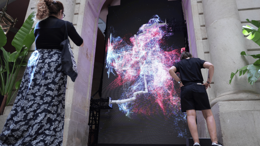 El laboratori creatiu del Sónar estrena la Llotja de Mar amb una edició marcada per la IA i la necessitat de repensar la nostra relació amb les infraestructures digitals que modelen la societat.
