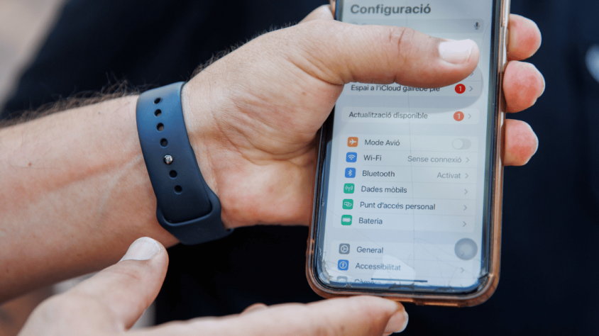 Configura.cat incorpora 500.000 nous dispositius configurats en català, estrena noves eines i porta el seu missatge al Festival Cruïlla.