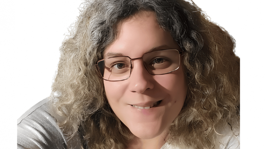 Júlia Rosell és informàtica, docent i impulsora d’un projecte experimental de preservació digital de videojocs en català.