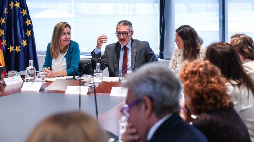 El model català de benestar digital aborda actuacions dirigides a infants, adolescents, famílies i professionals.